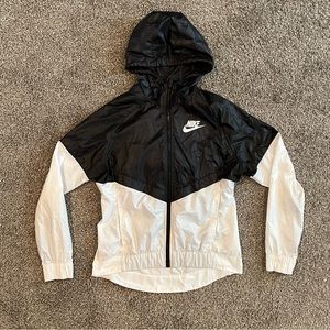 Nike black/white zip front hooded windbreaker